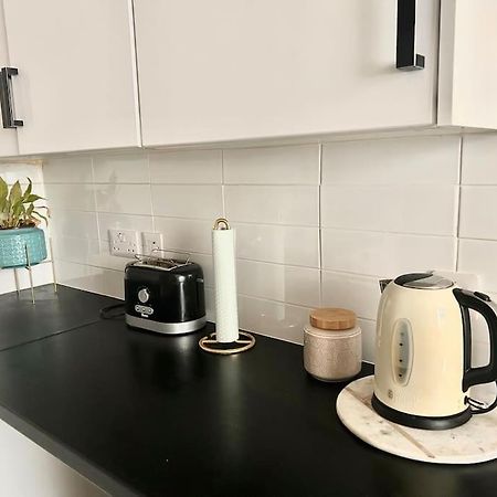 Large 2 Bedroom, Ground Floor Flat, Close To City Edinburg Exteriör bild