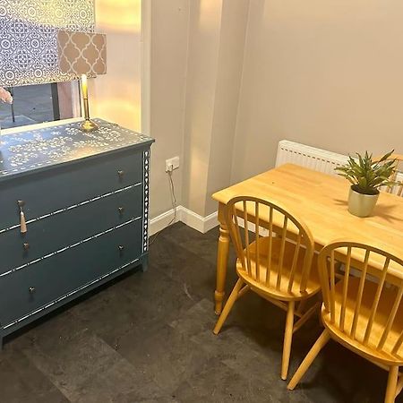 Large 2 Bedroom, Ground Floor Flat, Close To City Edinburg Exteriör bild