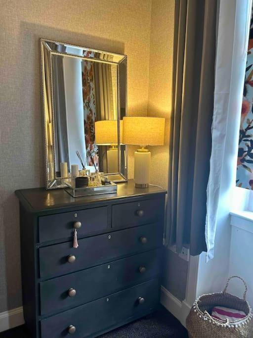 Large 2 Bedroom, Ground Floor Flat, Close To City Edinburg Exteriör bild