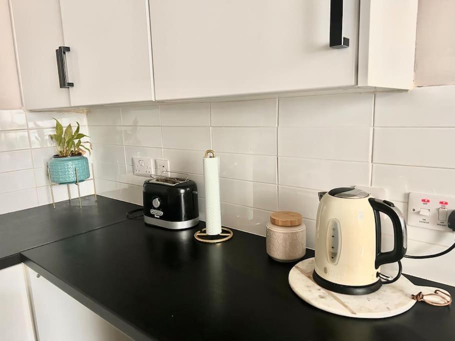 Large 2 Bedroom, Ground Floor Flat, Close To City Edinburg Exteriör bild