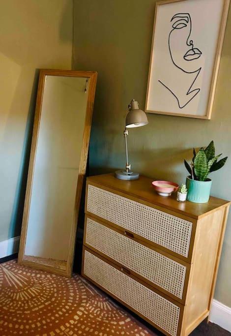 Large 2 Bedroom, Ground Floor Flat, Close To City Edinburg Exteriör bild