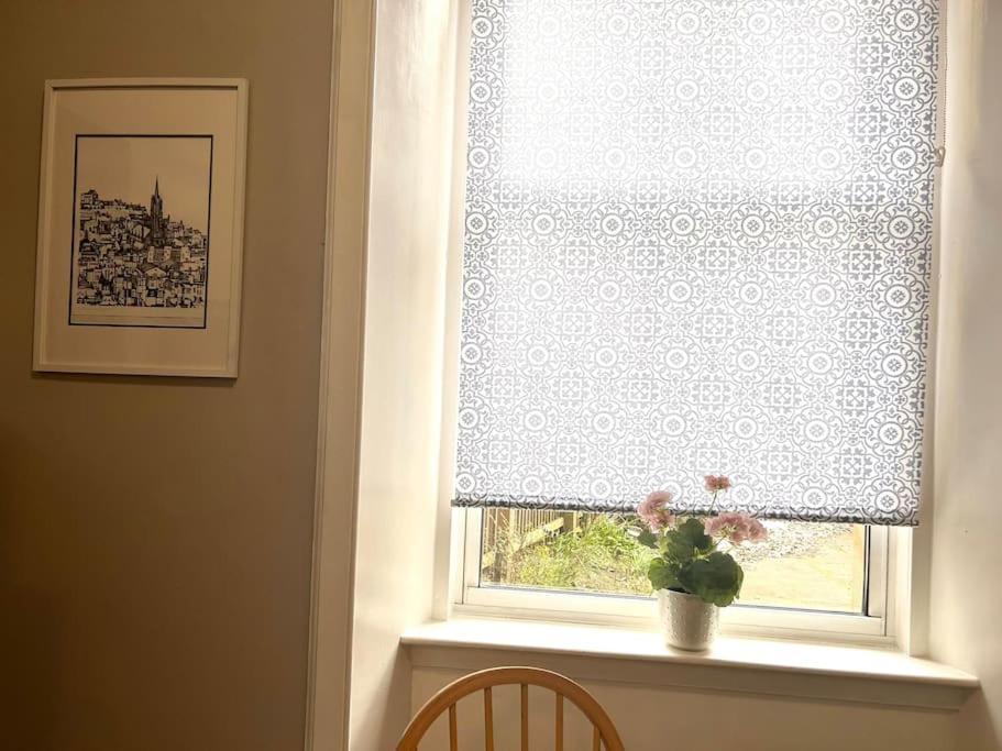 Large 2 Bedroom, Ground Floor Flat, Close To City Edinburg Exteriör bild
