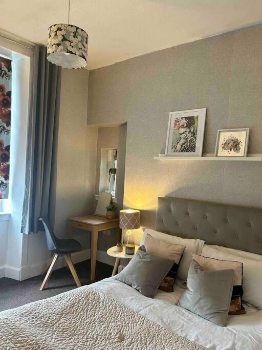 Large 2 Bedroom, Ground Floor Flat, Close To City Edinburg Exteriör bild